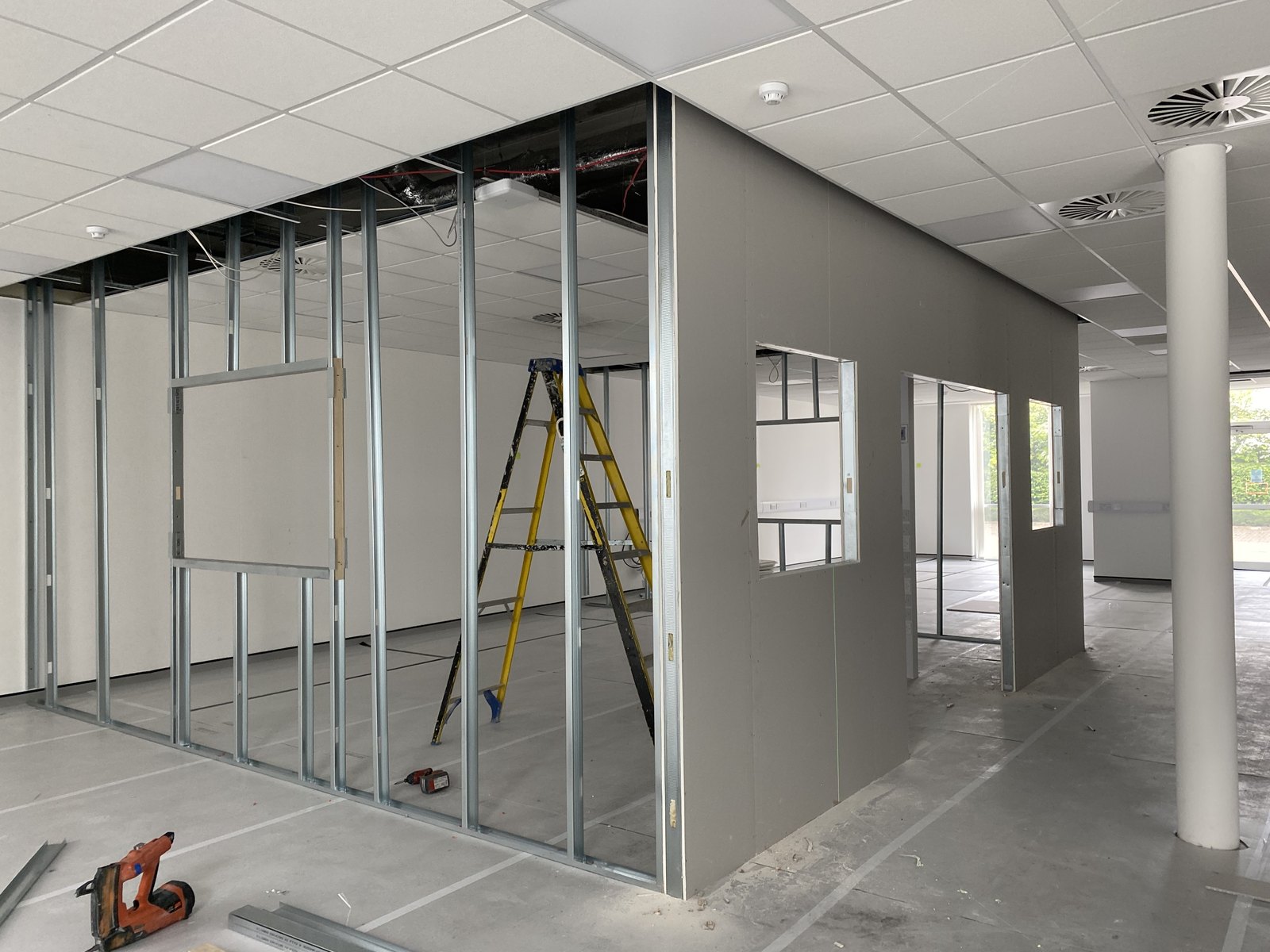 Part-boarded inspection-room enclosure during construction